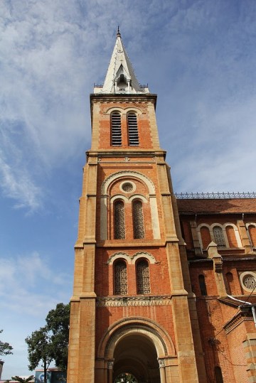 Tháp chuông nhà thờ Đức Bà SaiGon -  Notre Dame church steeples, Saigon, Vietnam - Photo: vandungsilk