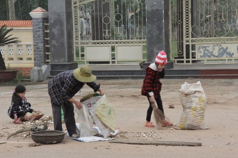 Mùa Đông 2013 ở Quảng Trị - Trước Thánh Địa La Vang - Winter 2013 in Quang Tri, VN - La Vang Church - Photo: vandungsilk