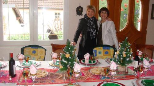 Carole et MN et Vagabond sur la fenetre - Photo: Minh Nguyet