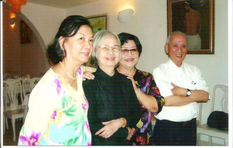 Me Thứ  (thứ nhì từ trái) - Photo: Bích Vân