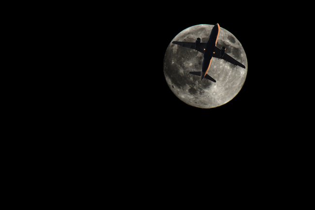 plane&amp;moon_r
